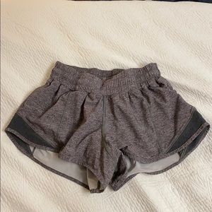 Lululemon Hotty Hot Short II 2.5”